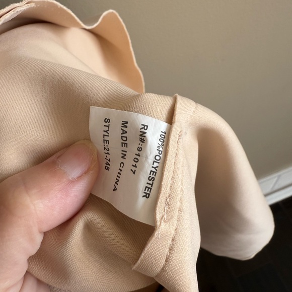 Solitaire Cream Sleeveless Long Coat - Picture 8 of 8